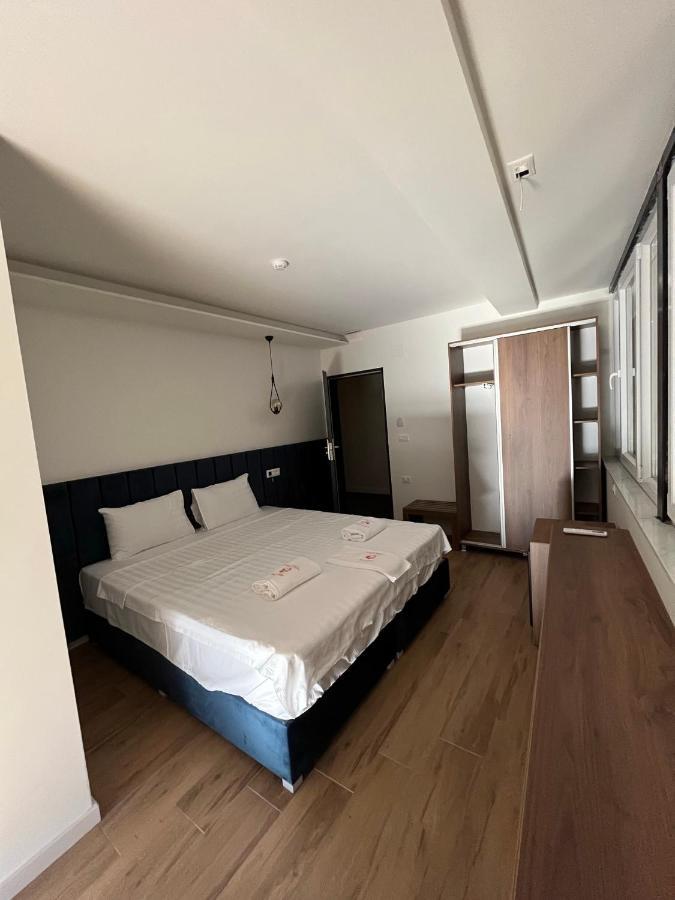 Kubi Hotel Struga Esterno foto
