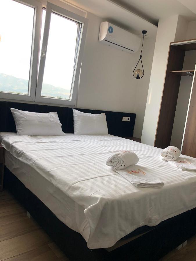 Kubi Hotel Struga Esterno foto